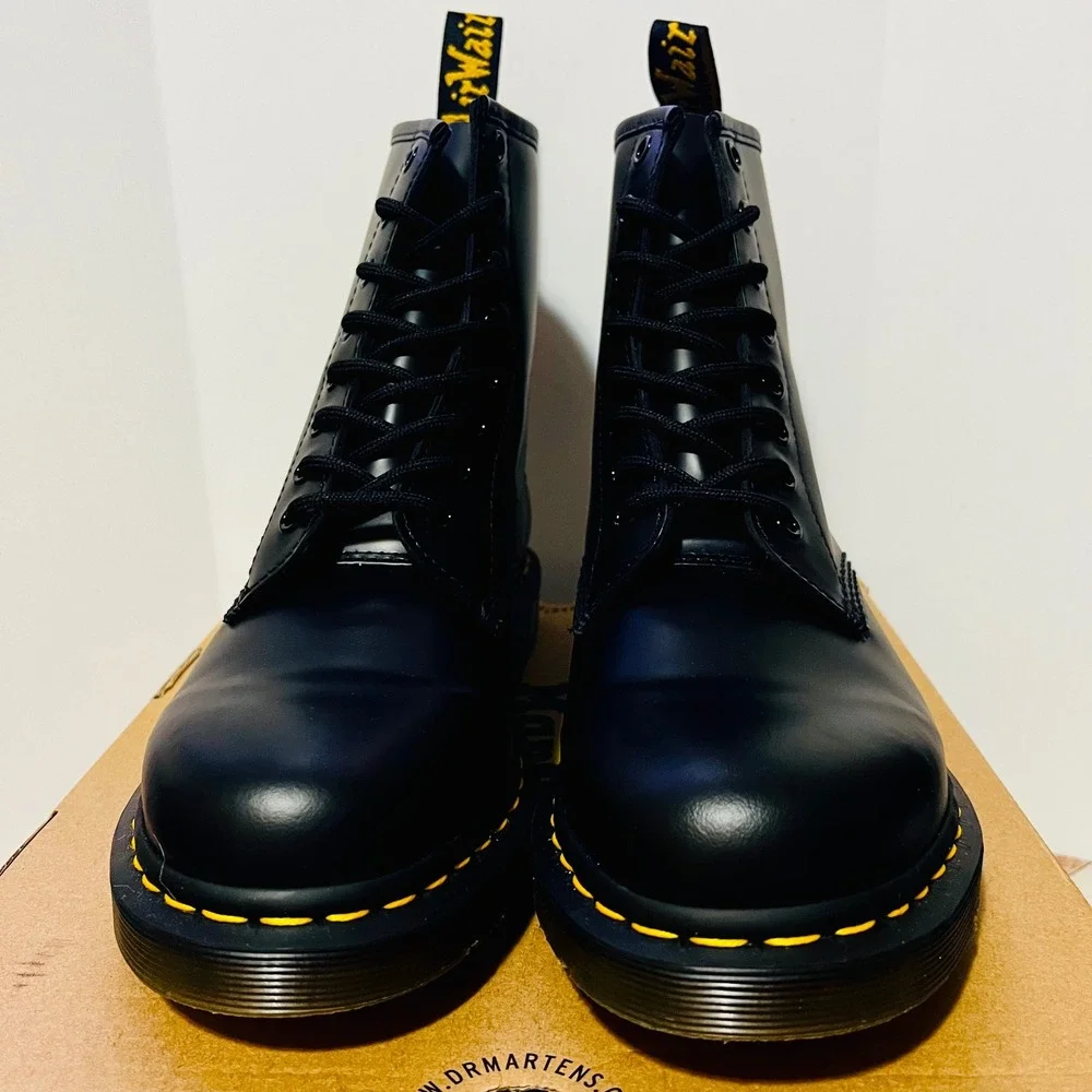 Dr Martens 1460 Smooth Leather Lace Up Combat Boots Men 9 Women 10 Black NIB